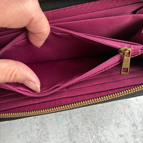 Travelon Black Wallet Wristlet Gold Zipper - Picture 8 of 11